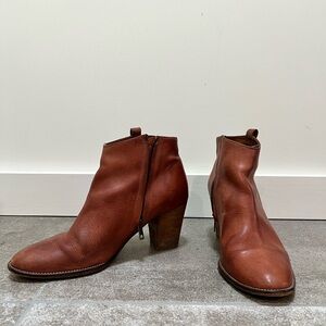 Madewell brown leather Chelsea boots rounded toe